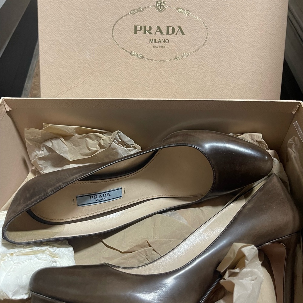 Prada Women's Brown Leather Pumps